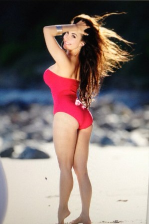 Mayra Veronica es una cantante y modelo cubana escogida por la revista FHM como una de las 100 mujeres más sexys.