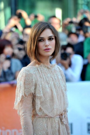 Este 2014 sigue siendo tendencia en una versión más corta. La apuesta sigue siendo recortar esas melenas súper largas dejando el cuello al descubierto. Keira Knightley