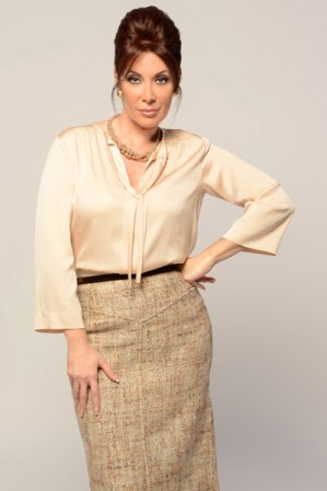 Felicia Mercado como Estela