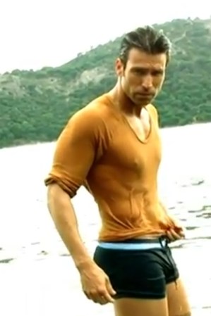 Guapo, con buen cuerpo, talentoso y divertido, ¿qué más se puede pedir?