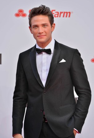 Gabriel Coronel no sólo es uno de los actores principales de la telenovela “Marido en alquiler”, sino que lanzó su primer disco. <br /><br /> Gabriel Coronel se muestra "Desnudo" <br />