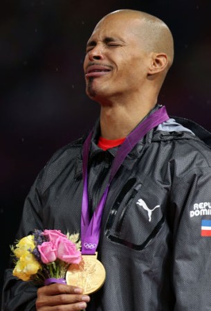 El atleta dominicano Félix Sánchez puso a todos a gozar y hasta a llorar de emoción tras conseguir su segunda medalla de oro en los Juegos Olímpicos, Londres 2012.