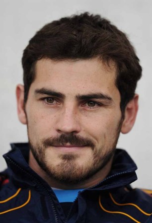 Iker Casillas tiene el apodo de "El Santo" porque en más de una ocasión ha salvado a su equipo de derrotas seguras.