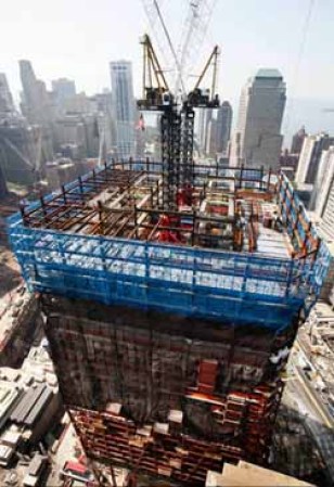 También las obras que se llevan a cabo en el sistema del metro, que asume la entidad, y la construcción de un centro para artes escénicas alzaron el costo.