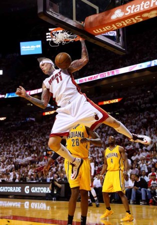 MIAMI, FL - MAY 22: El Heat de Miami derrota espectacularmente a los Peacers de Indiana en tiempo extra 103-102 con soberbia canasta de Lebron James.