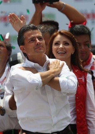 Enrique Peña Nieto realizó su último acto de campaña en el Estadio Azteca de la Ciudad de México.