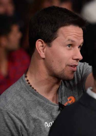 El cantante y actor Mark Wahlberg asistió al encuentro de boxeo.