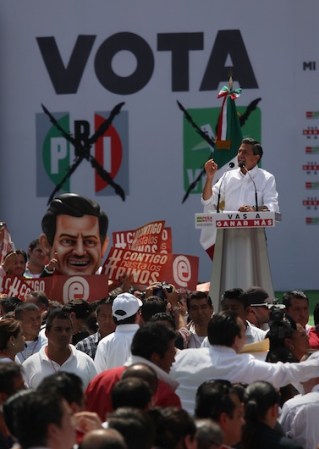 Enrique Peña Nieto realizó su último acto de campaña en el Estadio Azteca de la Ciudad de México.