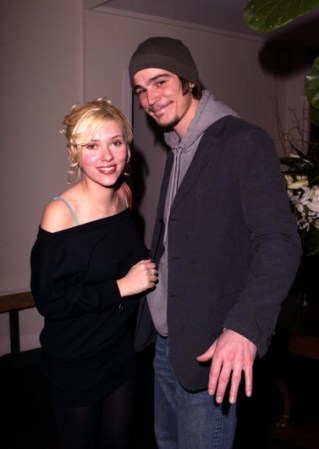 Josh Hartnett aprovechó la ausencia de Scarlett Johansson para engañarla con otra mujer en Australia.