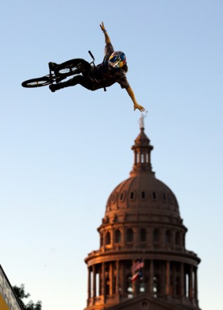 AUSTIN, TX : Coco Zurita en las finales de BMX Vert de los X Games