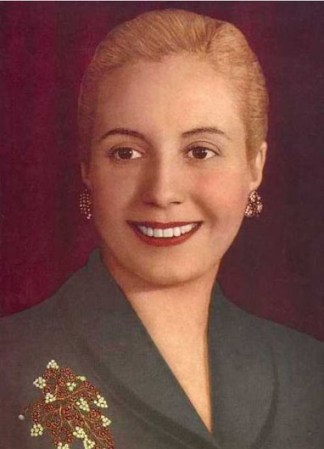 Actriz y política, y esposa del presidente Juan Domingo Perón, María Eva Duarte de Perón supo conquistar a las masas, y lo sigue haciendo a seis década de su muerte. Evita murió tras sufrir cáncer de útero.