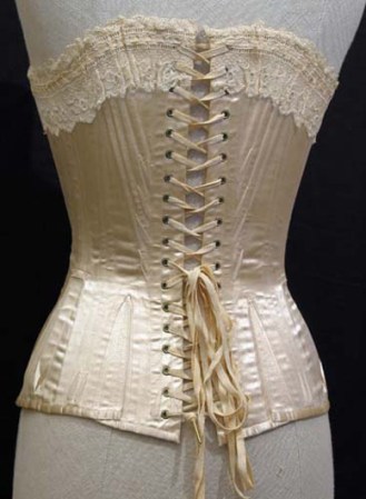 1890's Los corsets entre más apretados mejor. La comodidad era lo último que podías esperar con estos modelos.