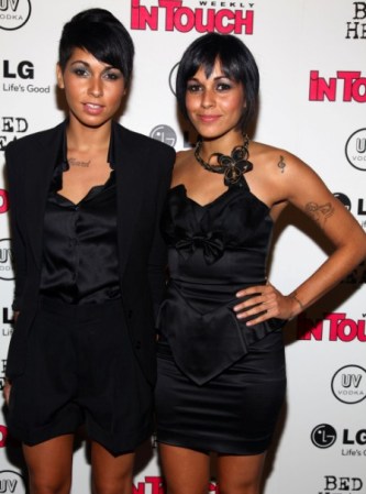Nina Sky, este grupo creado por las gemelas Albino de origen puertorriqueño añade un toque femenino a un mundo habitualmente dominado por hombres.