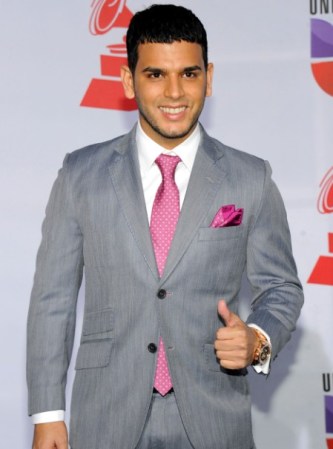 Tito “el bambino” salió a la luz con el dúo “Hector y Tito”. Desde el 2004 lanzó su carrera en solitario y no para de alcanzar el éxito en los charts.