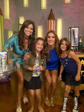 En esta foto acompañada de su hija, así como de Azucena y la primita de su hija.