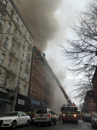 La explosión ocurrió en el edificio 121, el cual está ubicado entre la calle East 7th y la Segunda Avenida de Nueva York.