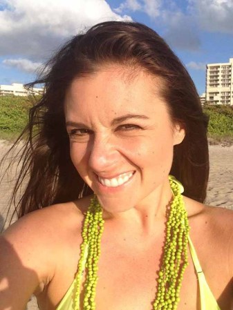 Ahora Olivia Sprauer se hace llamar Victoria Valantine James.