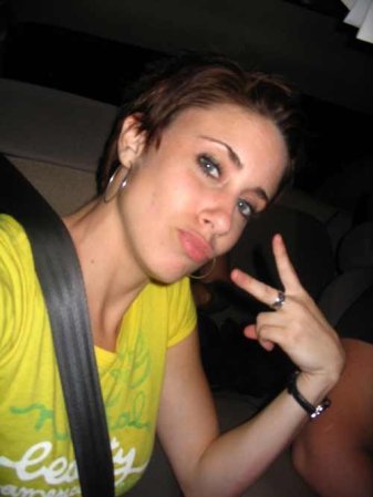Fotos tomadas de la página que Casey Anthony mantenía en photobucket.com antes de ser juzgada y exonerada por la muerte de su hija Caley Anthony y que fueron consideradas como posible evidencia por la fiscalía.