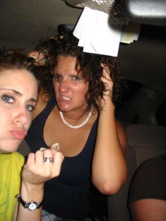 Fotos tomadas de la página que Casey Anthony mantenía en photobucket.com antes de ser juzgada y exonerada por la muerte de su hija Caley Anthony y que fueron consideradas como posible evidencia por la fiscalía.