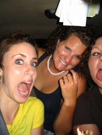 Fotos tomadas de la página que Casey Anthony mantenía en photobucket.com antes de ser juzgada y exonerada por la muerte de su hija Caley Anthony y que fueron consideradas como posible evidencia por la fiscalía.