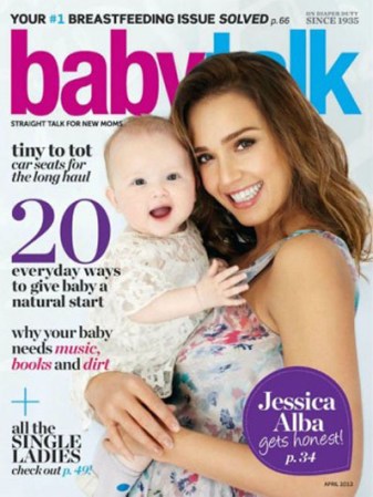 La actriz Jessica Alba tiene dos hijas con su esposo Cash Warren: Honor Marie, nacida en 2008 y Haven Garner Warren, nacida en 2011 y con quien aparece en la portada de la revista "Baby Talk".