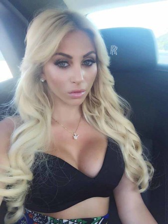 Khloë es una modelo de Playboy y ha viajado por todo el mundo haciendo increíbles sesiones de fotos como demuestra en sus cuentas.