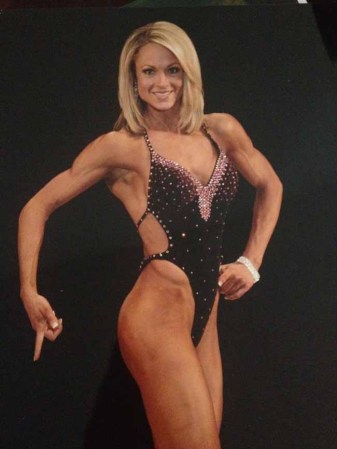 Lea-Ann Ellison, la embarazada que levanta pesas.