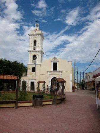 El ejido de Mexcaltitán posee una extensión de tierras y aguas mejores a las de otros ejidos cercanos, como El Mezcal, Aztlán de las Garzas, El Nuevo Mexcaltitán y San Vicente.