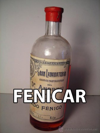 Fenicar: Echar ácido fénico a algo. El fenol es conocido también como ácido fénico o ácido carbólico. El fenol es muy utilizado en la industria química, farmacéutica y clínica como un potente fungicida, bactericida, sanitizante, antiséptico y desinfectante.