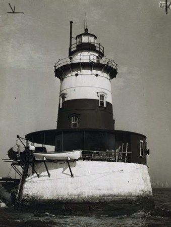 Imágenes de la bahía de Nueva York en los años 1900’s, cuando aún muchas de sus islas permanecían primitivas y ajenas al industrialismo.