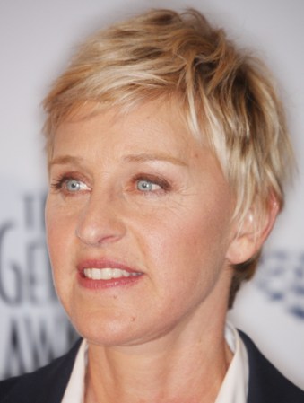 Ellen Degeneres, es pura personalidad. Su nariz quizás no sea tan desproporcionada, pero para ella es un tema con el que suele hacer bromas. Es una nariz famosa, casi tanto como su dueña.