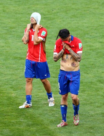En el minuto 120, el chileno Mauricio Pinilla lanzó un disparo que dio en el larguero.