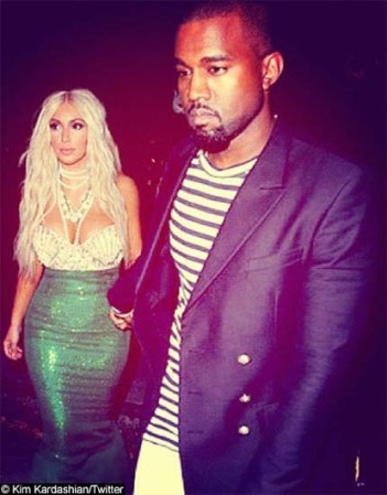 Kim Kardashian y Kanye West como la sirena y el capitán (2012).
