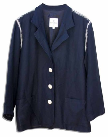 Entre las cosas que pueden ser adquiridas hay varias camisas como ésta.