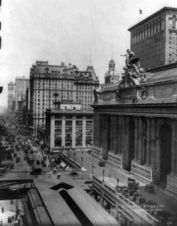 La estación de Grand Central está localizada en el Centro de Nueva York, entre la calle 42 y la Avenida Park.