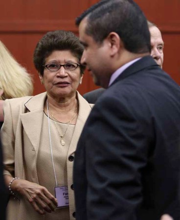 Zimmerman y familiares celebran veredicto en corte.