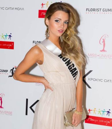 Las aspirantes a Miss Universo exhibieron modelitos de fantasía en Moscú, donde este 9 de noviembre se decidirá la ganadora.