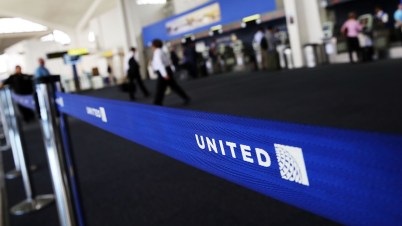 United niega acceso a pasajeras por llevar leggings