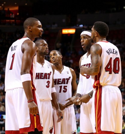 LeBron James #6, Dwyane Wade #3, Chris Bosh #1, Mario Chalmers #15 Y Udonis Haslem #40. El equipo titular que saldrá a la batalla en estos juegos de play off dispuestos a llevarse otro título.