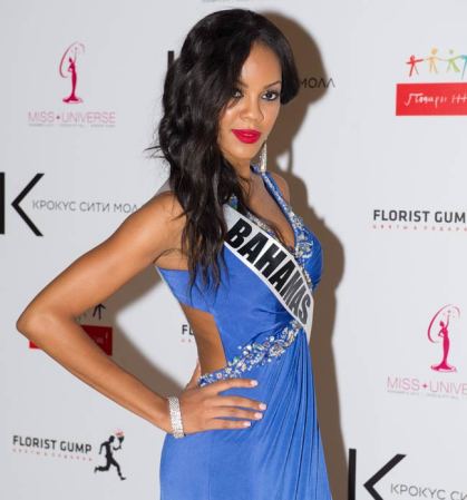 Las aspirantes a Miss Universo exhibieron modelitos de fantasía en Moscú, donde este 9 de noviembre se decidirá la ganadora.