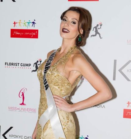 Las aspirantes a Miss Universo exhibieron modelitos de fantasía en Moscú, donde este 9 de noviembre se decidirá la ganadora.