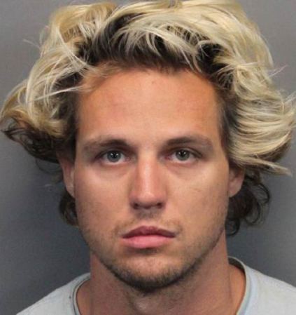 John Rodríguez fue arrestado el 10/09/2013 en la región de Reno, Nevada, acusado de :<br /><br />Fta/Obey Court Order