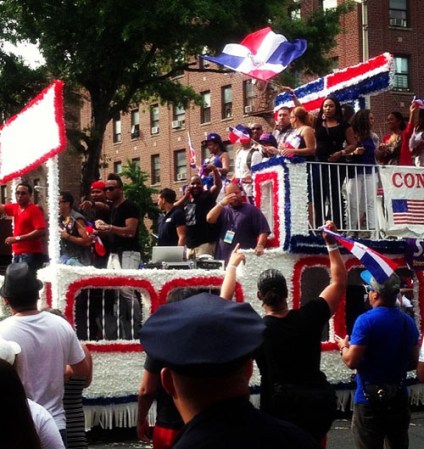 Miles de dominicanos se congregaron para celebrar por todo lo alto el Desfile Dominicano de El Bronx 2013 en la ciudad de Nueva York.