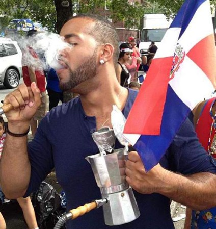 Miles de dominicanos se congregaron para celebrar por todo lo alto el Desfile Dominicano de El Bronx 2013 en la ciudad de Nueva York.