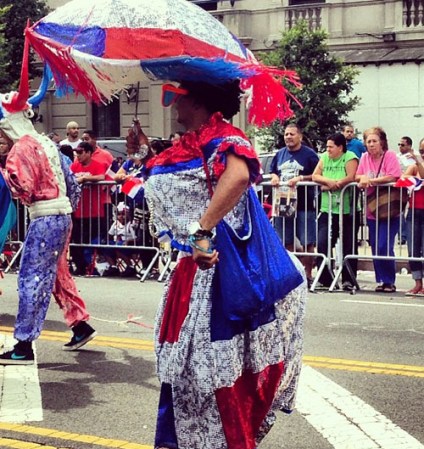 Miles de dominicanos se congregaron para celebrar por todo lo alto el Desfile Dominicano de El Bronx 2013 en la ciudad de Nueva York.
