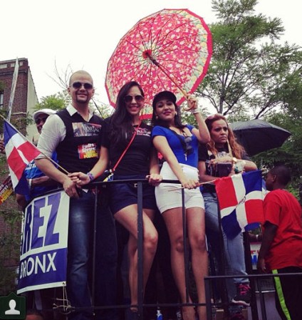 Miles de dominicanos se congregaron para celebrar por todo lo alto el Desfile Dominicano de El Bronx 2013 en la ciudad de Nueva York.
