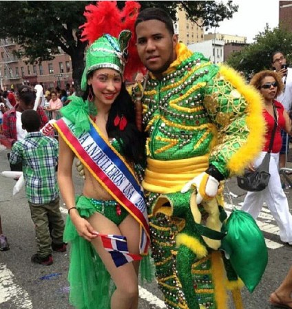 Miles de dominicanos se congregaron para celebrar por todo lo alto el Desfile Dominicano de El Bronx 2013 en la ciudad de Nueva York.