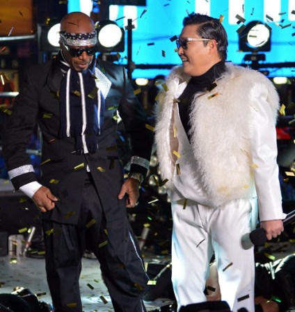 NEW YORK, NY - DECEMBER 31: Rapper MC Hammer (L), and Korean Rapper PSY perform during New Year's Eve 2013 In Times Square at Times Square on December 31, 2012 in New York City. (Photo by Mike Coppola/Getty Images)
