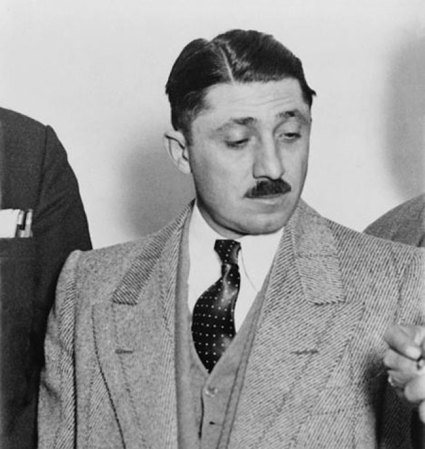 Frank Nitti reemplazo a Ricca al volante del sindicato del crimen en Chicago. Nitti acabó suicidándose en 1943, acosado por múltiples problemas con la ley.