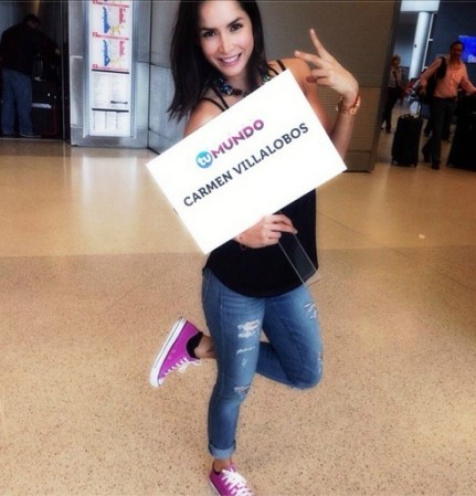 Carmen Villaloboss: Llegando al aeropuerto en Miami y así me reciben las bellas personas de @premiostumundo .... Emocionadisima porque llegue el 21 de agosto para disfrutar con @telemundo esta ceromonia.